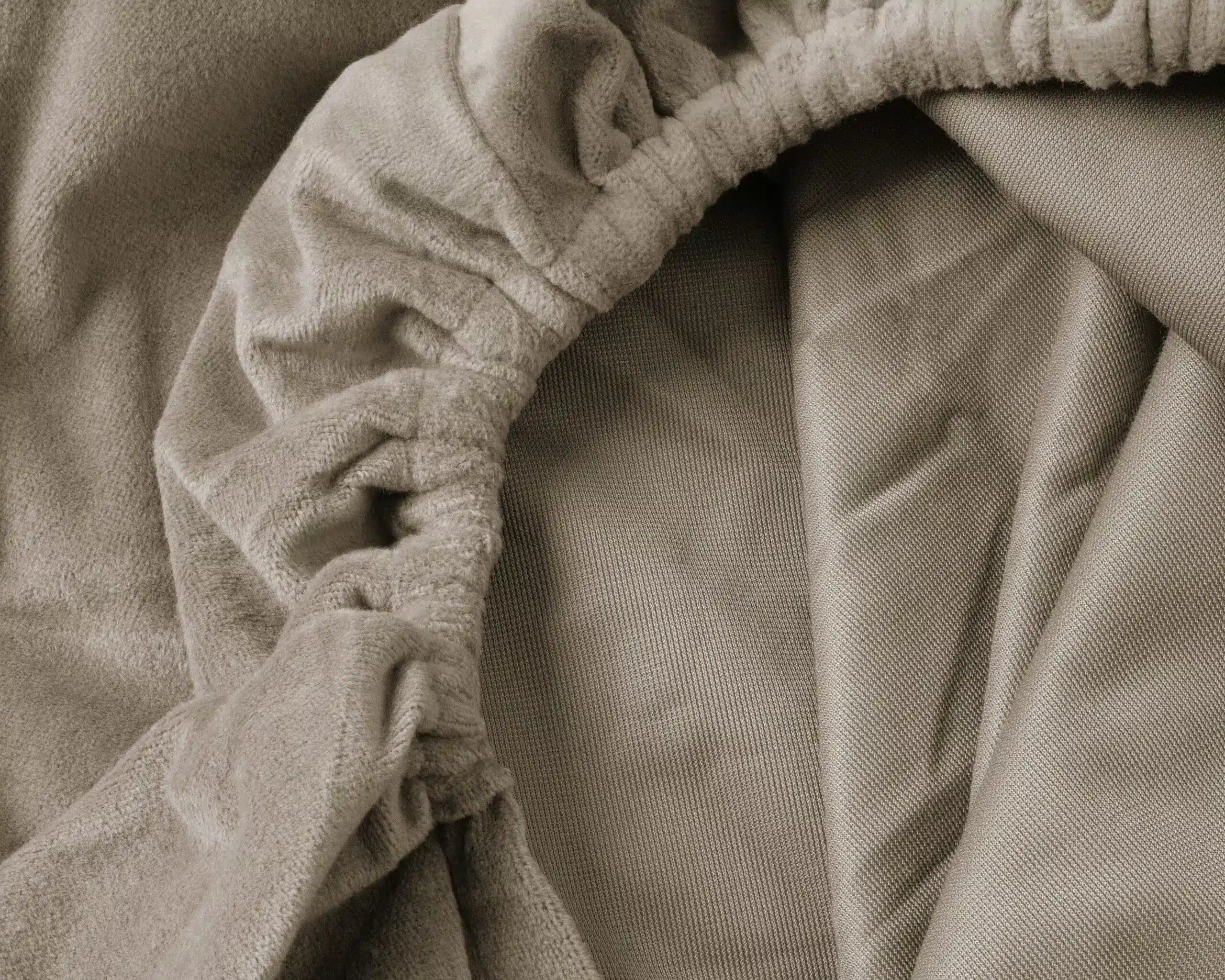 Droomtextiel Velvet Hoeslaken Taupe – 140×200 cm - Afbeelding 7