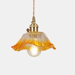 Vintage glazen hanglamp warme verlichting voor eetkamer