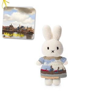 Gehaakte Nijntje en haar kijk op Delft jurk