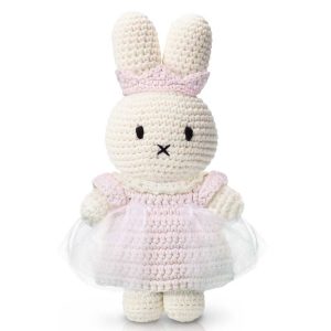 Gehaakte Nijntje in haar lila prinsessen outfit