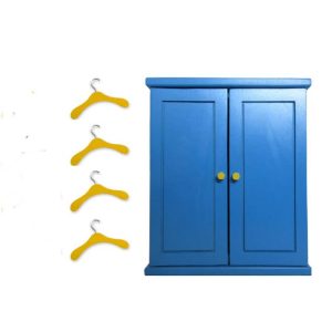 Nijntje kleding kast en 4 hangers